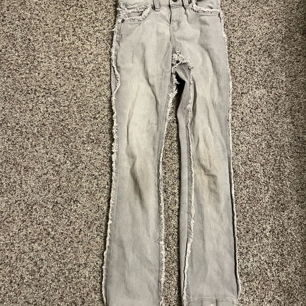 Trendy Kids' Frayed Hem Jeans in Light Gray